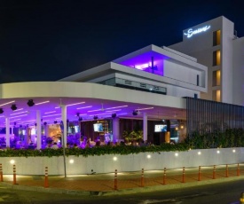 Seasons Hotel (Adults Only)