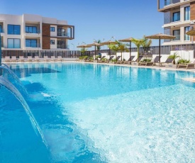 Serenity Cube 1 Bdr W/ Sofa Bed W/ Amazing Pool