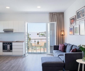 Silver Apartment - Central