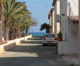 Spiros Seaside Holiday Home