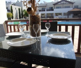 Studio with shower room, full kitchen, poolside, FREE WIFI