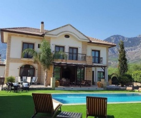 Stunning Private Villa - Beautiful Gardens & Pool