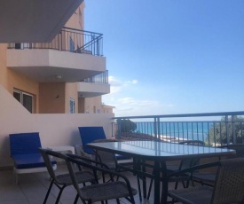Stylish 2 bedroom apartment with seaviews in King's Palace