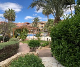 Stylish ground floor 2 bed apartment in Limnaria Gardens