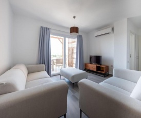 Stylish Two Bedroom Penthouse with Spa Tub