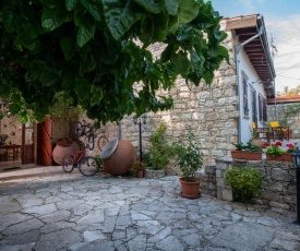 Apanemia Inn House