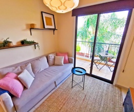 Sunny Pool Apartment