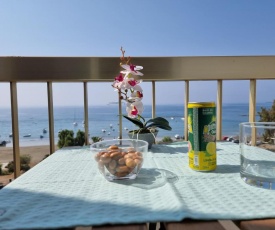 Super Modern Beachfront 1 bedroom - sleeps 4