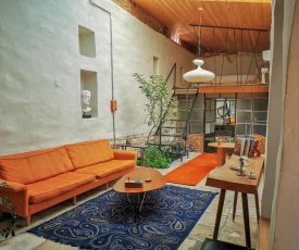 The Cabrio House- Unique CITY CENTER loft with Garden