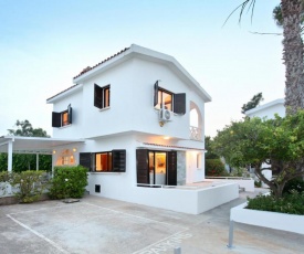 The Ultimate Guide to Renting Your Luxury 3 Bedroom Villa minutes from the Beach, Protaras Villa 1496