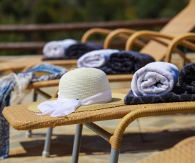 Theos Club Villas