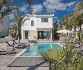 Villa Adaman - Stunning 3 Bedroom Seafront Villa with Pool - Close to the Beach