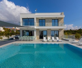 Villa Andromeda, Sea Caves