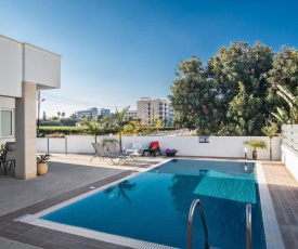 Villa Anthinas Enas - Beautiful 3 Bedroom Pernera Villa with Pool - Close to the Beach