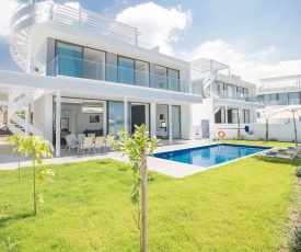 Villa Ayia Napa Tria - Brand New 4 Bedroom Ayia Napa Villa with Pool - Short walk to Nissi Beach