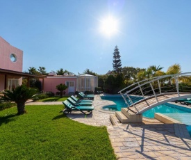 Villa Coral Bay View, walking distance to the beach!