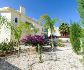 Villa Dafnis Helios - Lovely 3 Bedroom Protaras Villa with Pool - Close to Fig Tree Bay Beach