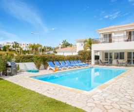 Villa in Kissonerga Sleeps 9 with Pool Air Con and WiFi