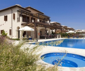 Villa in Kouklia Sleeps 10 includes Swimming pool Air Con and WiFi 1