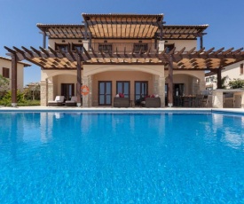 Villa in Kouklia Sleeps 10 includes Swimming pool and Air Con 7