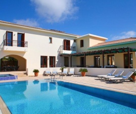 Villa in Kouklia Sleeps 10 includes Swimming pool and Air Con 8