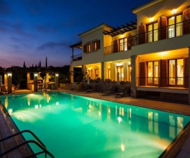 Villa in Kouklia Sleeps 10 with Pool Air Con and WiFi