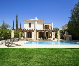 Villa in Kouklia Sleeps 4 with Pool and Air Con