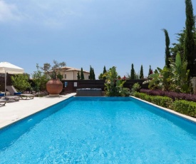Villa in Kouklia Sleeps 6 includes Swimming pool Air Con and WiFi 2