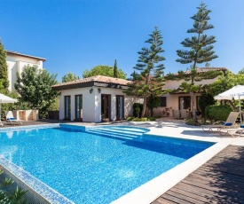 Villa in Kouklia Sleeps 6 includes Swimming pool and Air Con 2