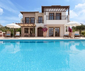 Villa in Kouklia Sleeps 6 with Pool and Air Con