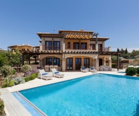 Villa in Kouklia Sleeps 8 includes Swimming pool and Air Con