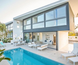 Villa in Paralimni Sleeps 6 includes Swimming pool and Air Con