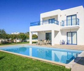 Villa in Pegeia Sleeps 6 includes Swimming pool and Air Con