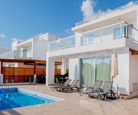 Villa in Pegeia Sleeps 6 includes Swimming pool and Air Con 1