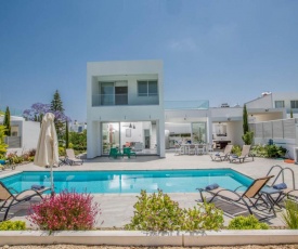 Villa in Protaras Sleeps 10 includes Swimming pool and Air Con 9