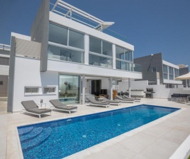 Villa in Protaras Sleeps 6 includes Swimming pool and Air Con 2 7