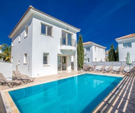Villa in Protaras Sleeps 6 includes Swimming pool and Air Con 4 0
