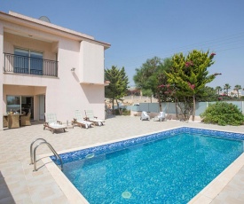Villa in Protaras Sleeps 6 includes Swimming pool and Air Con 5