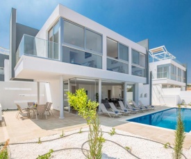 Villa in Protaras Sleeps 6 includes Swimming pool and Air Con 6 0