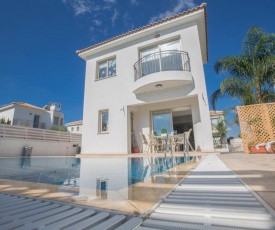 Villa in Protaras Sleeps 6 includes Swimming pool and Air Con 7 6