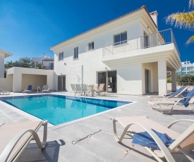 Villa in Protaras Sleeps 8 includes Swimming pool and Air Con 0 0