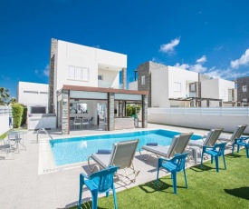 Villa in Protaras Sleeps 8 includes Swimming pool and Air Con 4