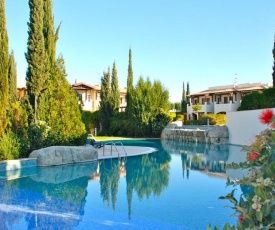 2 bedroom Apartment Assia with communal pool, Aphrodite Hills Resort