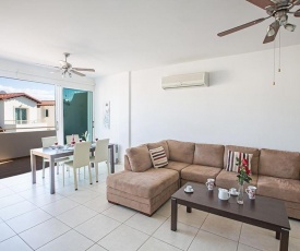 Apt Pernera Dyo - Modern 2 Bedroom Pernera Apt with Communal Pool - Close to all Amenities