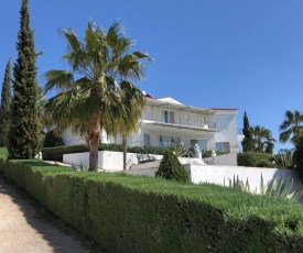 White House for a Perfect Family Holiday