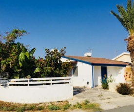 Artist Cottage in Dromolaxia