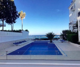 2 bedroom flat by the sea
