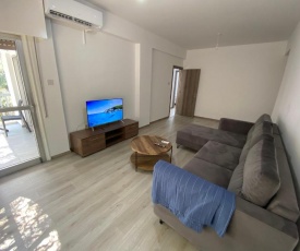 2 Bedroom self contained apartment opposite the Four Seasons Hotel