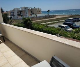 BEACH FRONT APARTMENT D4