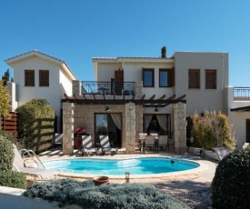 2 bedroom Villa Kornos with private pool and golf views, Aphrodite Hills Resort
